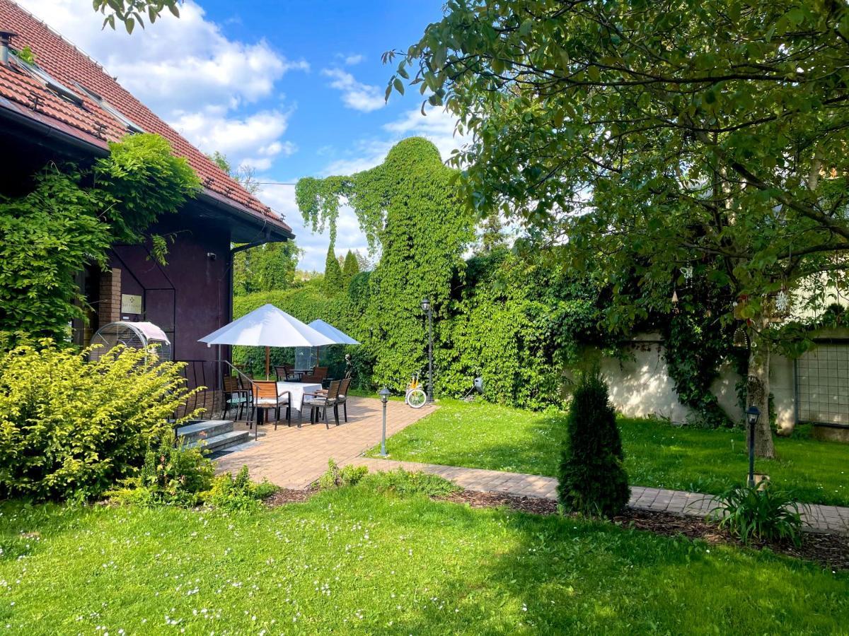 Art Pension Dans Le Parc Банська Бистриця Екстер'єр фото